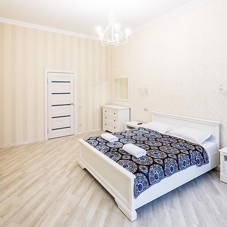 Leogrand Vip Apartments On Udatnogo 4 Lviv Kültér fotó