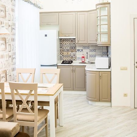 Leogrand Vip Apartments On Udatnogo 4 Lviv Kültér fotó