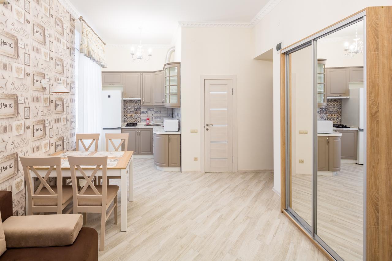 Leogrand Vip Apartments On Udatnogo 4 Lviv Kültér fotó